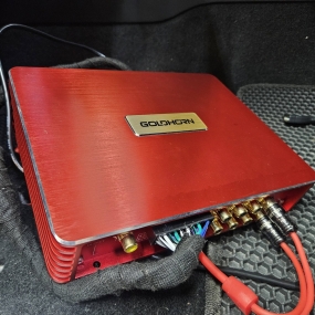 Thiết bị DSP và Amply cải thiện âm thanh xe hơi