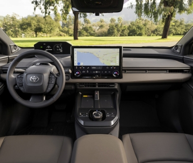 Cuộc chiến màn hình 2026: Khi táp-lô ô tô trở thành "rạp chiếu phim" di động