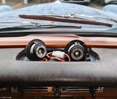 Khi Xe Hơi Trở Thành "Phòng Nghe Nhạc Di Động" Của Giới Thượng Lưu