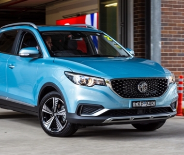 Thị trường ô tô Úc biến động mạnh: Giá xe mới tăng vọt do quy định khí thải