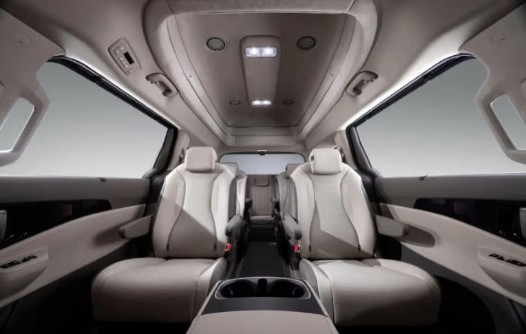 kia-carnival-9-cho-tran-cao-sap-ve-viet-nam
