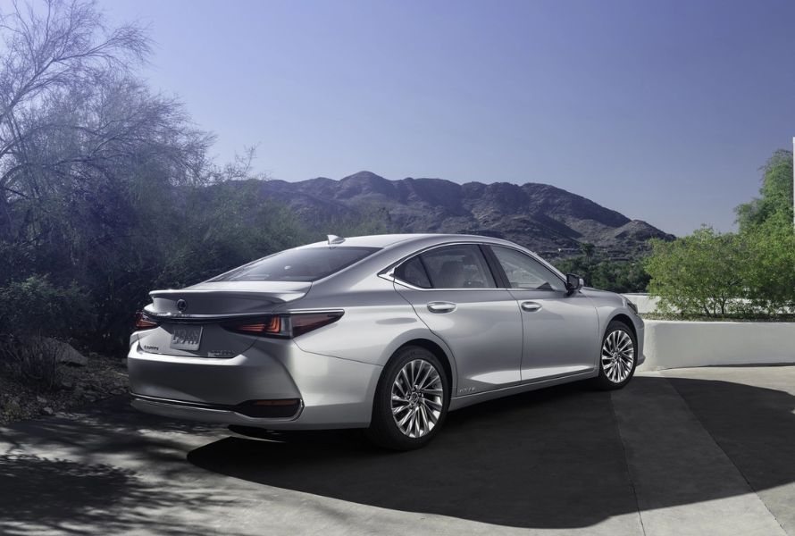 lexus-es-2026-buoc-chuyen-minh-dien-hoa-cua-sedan-hang-sang