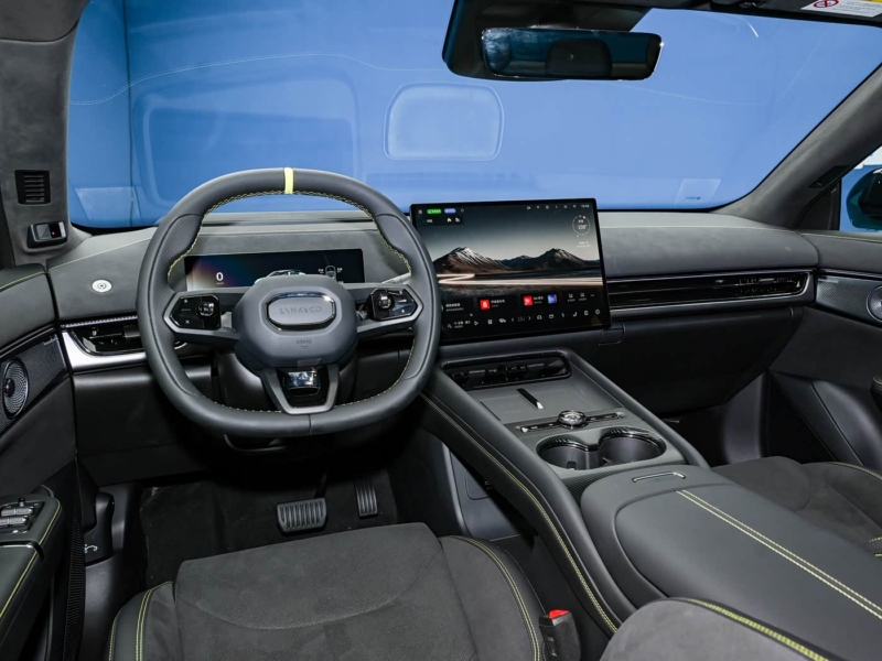 lynk-co-07-gt-xe-dua-gia-dinh-hybrid-530hp
