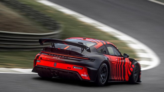porsche-911-gt4-r-trinh-lang