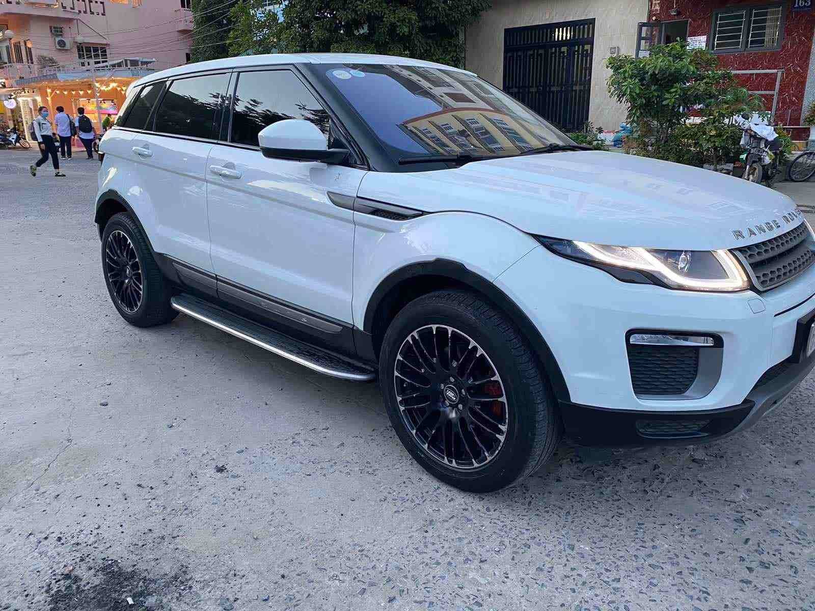 range-rover-evoque-l-giam-gia-soc-xa-hang