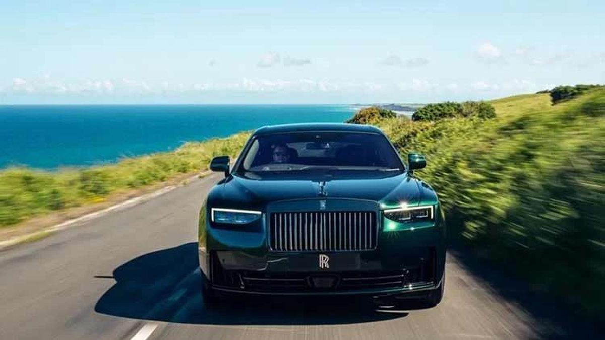 rolls-royce-ghost-black-badge-tourist-trophy-doc-ban
