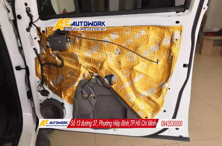 co-nen-nang-cap-loa-hertz-cho-xe-moi